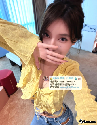 +Gleezy：b69037  豐滿火辣的成熟尤物